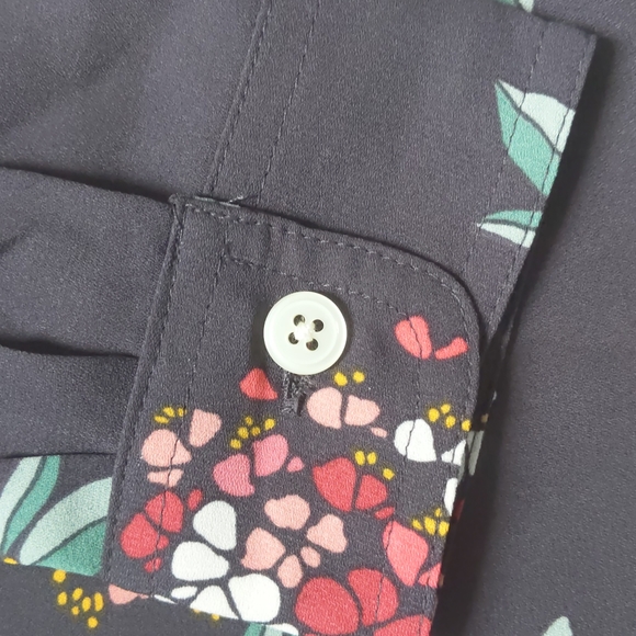 Loft Hydrangea Utility Shirt, XD - Picture 3 of 7